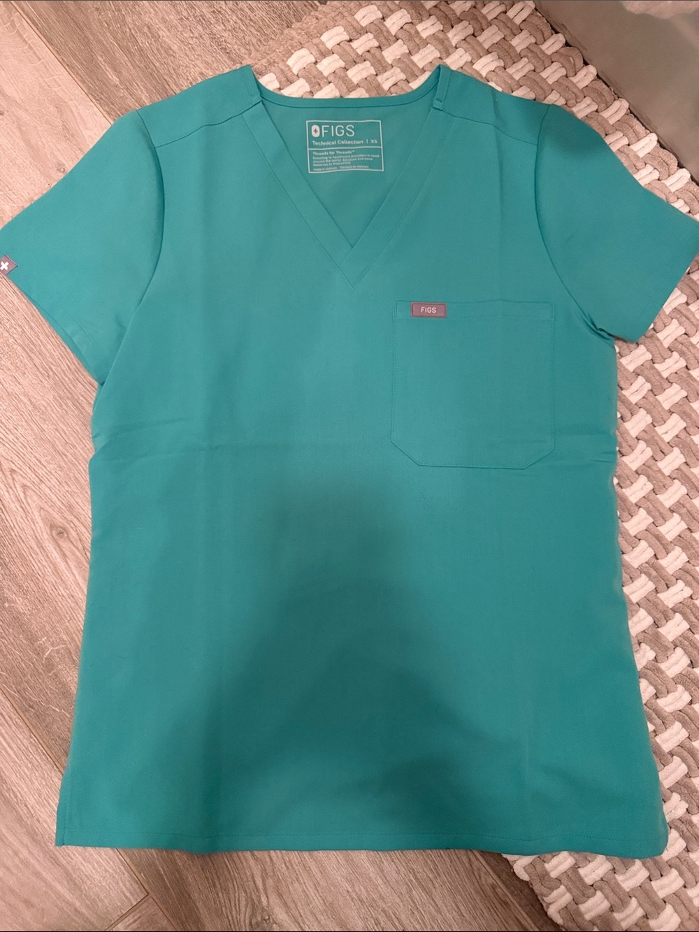 FIGS Teal V-Neck Short Sleeve Scrub Top